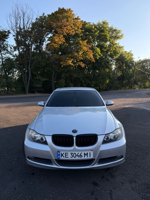 Продам BMW e90 318i