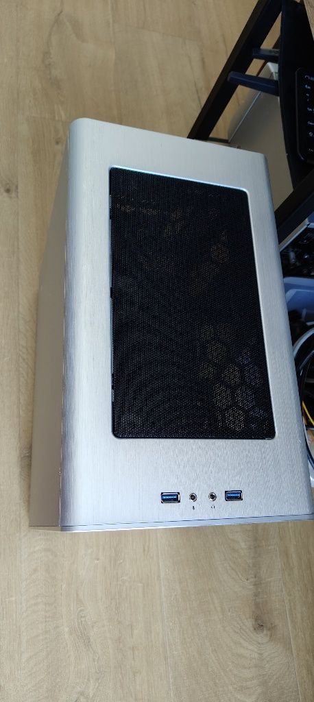 Komputer Ryzen 5 3600 / RX 6400 / 16GB RAM / be quiet! / Raijintek Sty