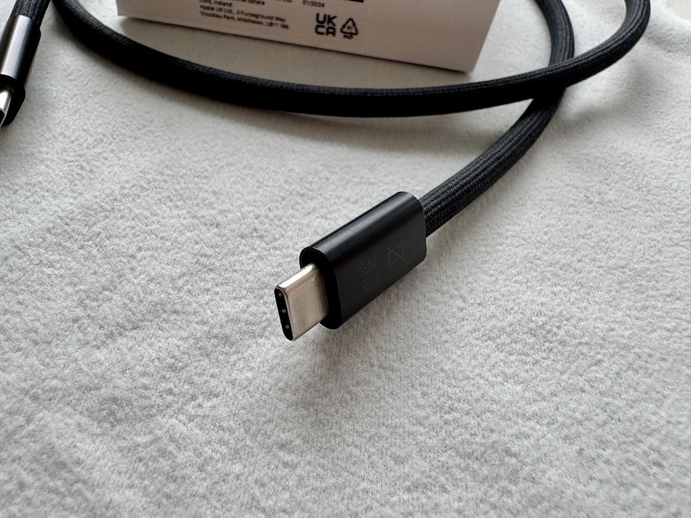 Кабель Apple Thunderbolt 4 USB-C Pro Cable 1 m