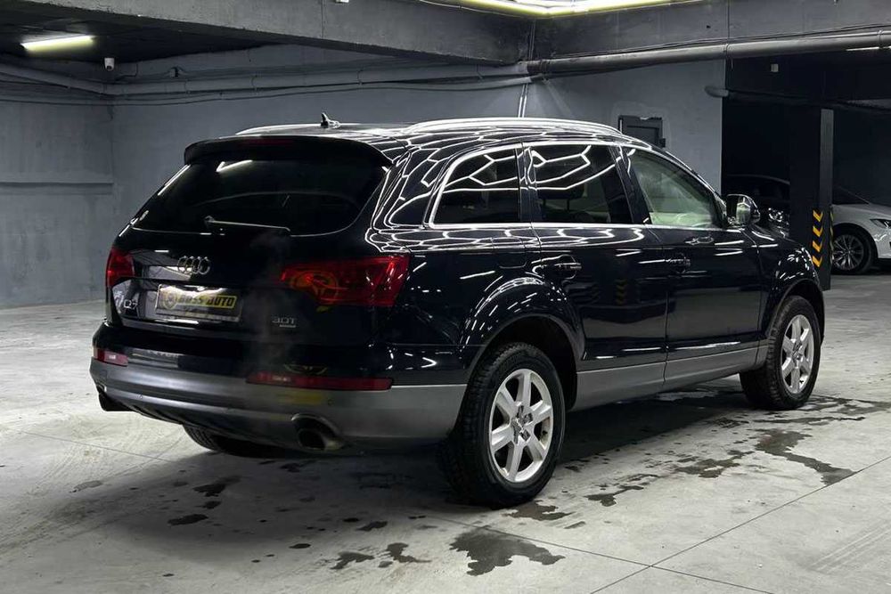 Audi Q7 2013 року