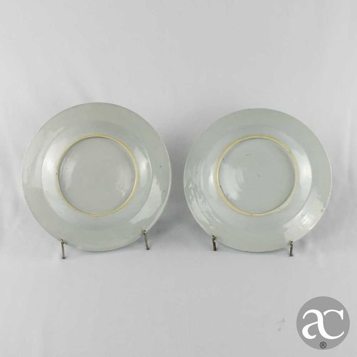 Par pratos porcelana China, Peónias e Crisântemos, Qianlong séc. XVIII