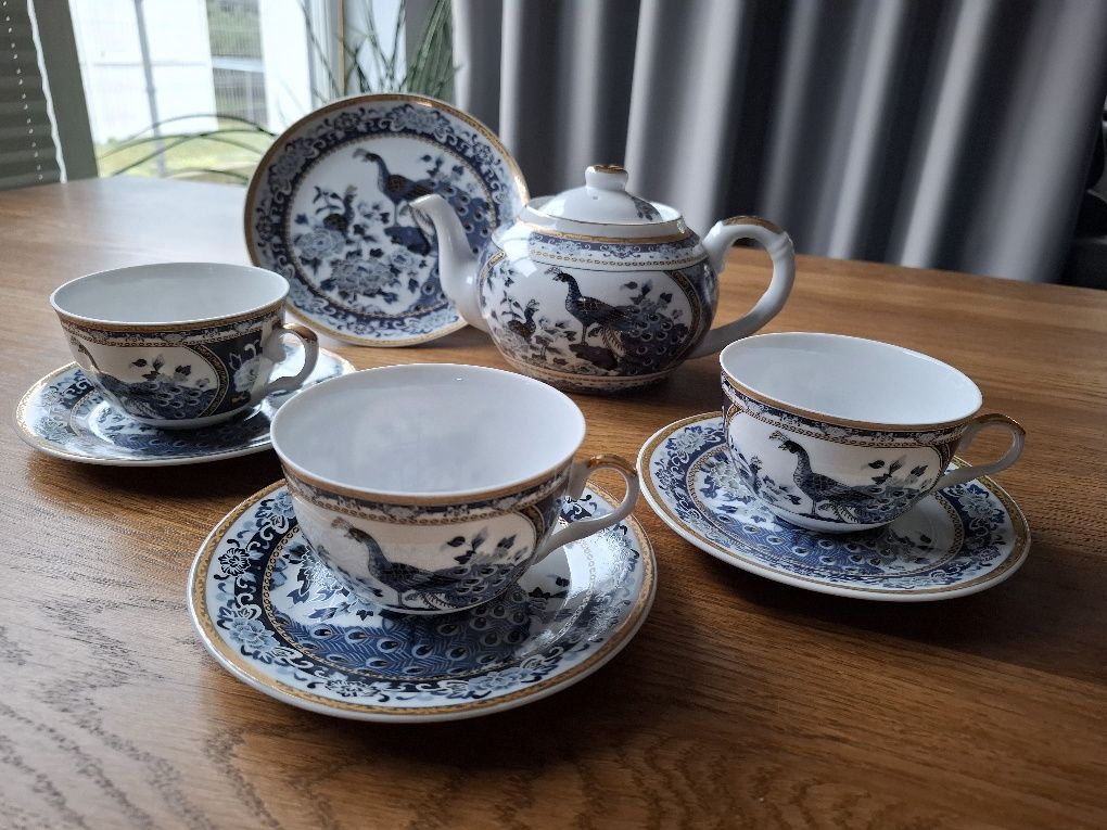 Porcelana wzór japoński filiżanki imbryk talerzyk