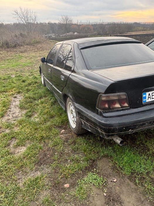 Продаю ВМВ Е-36 1.8 бензин