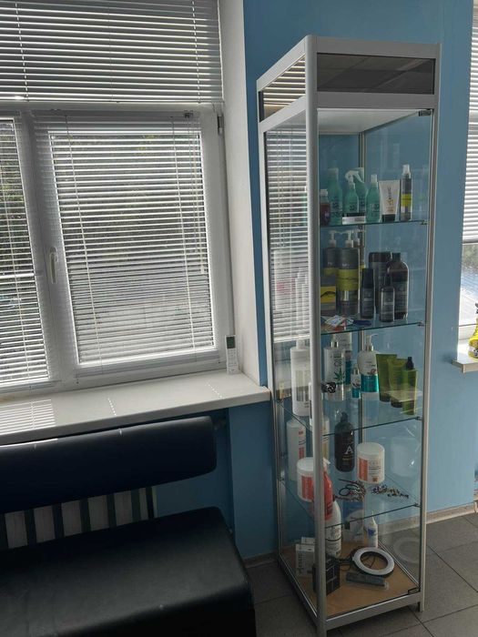 Шкаф витрина стеклянная c подсветкой