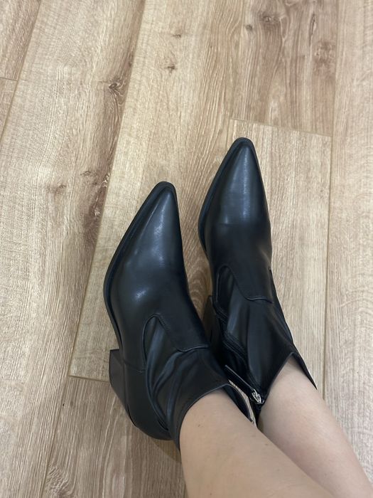 Козаки/казаки/ботильйони/черевики zara 38