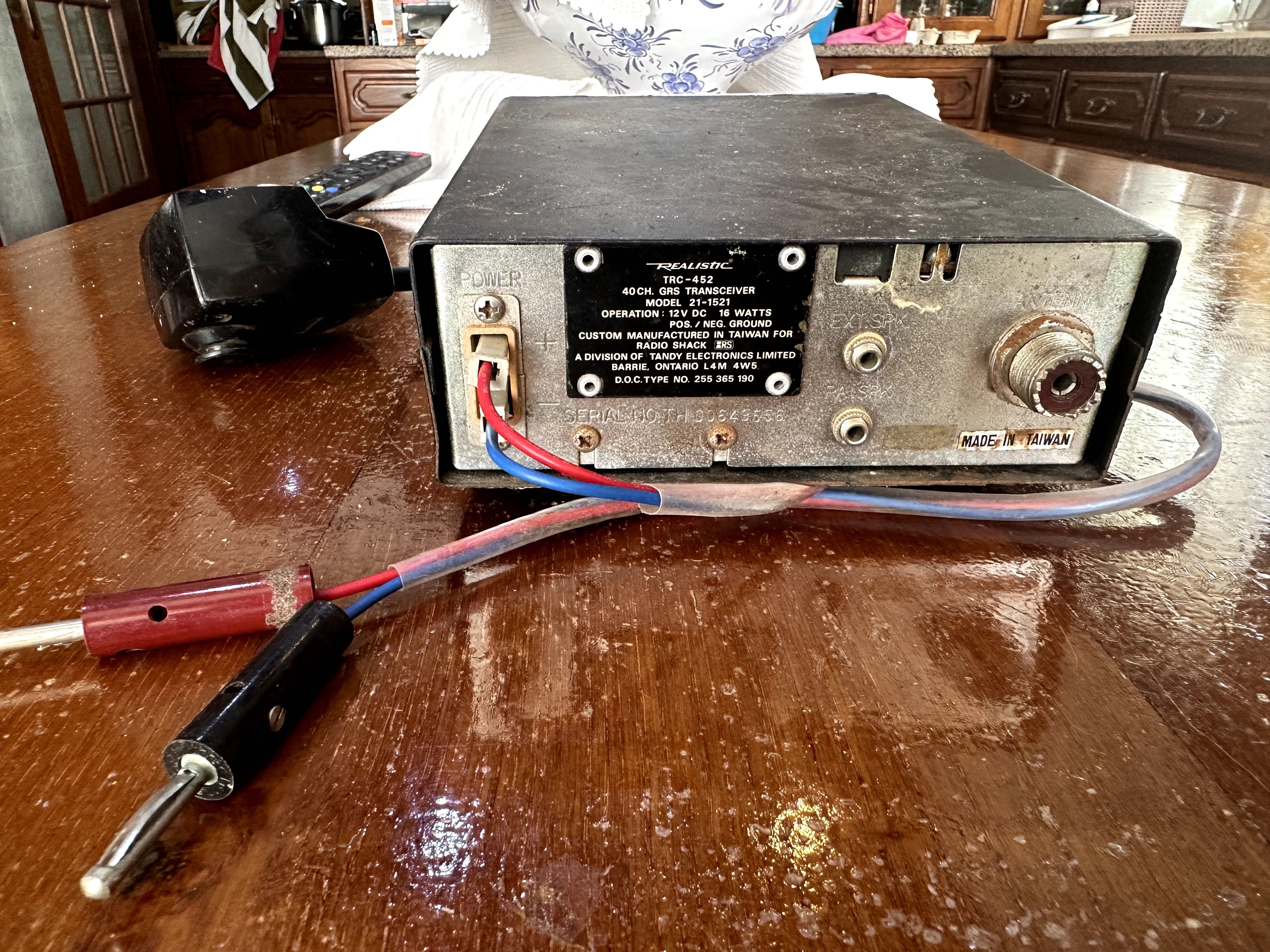 Rádio CB Realistic.