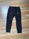 czarne dresy nike
