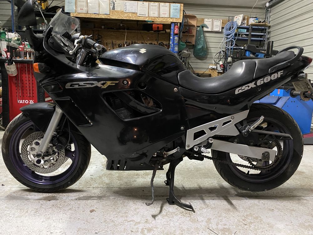 Siedzenie rączka uchwyt pasazera suzuki gsx600f gsxf czesci 750