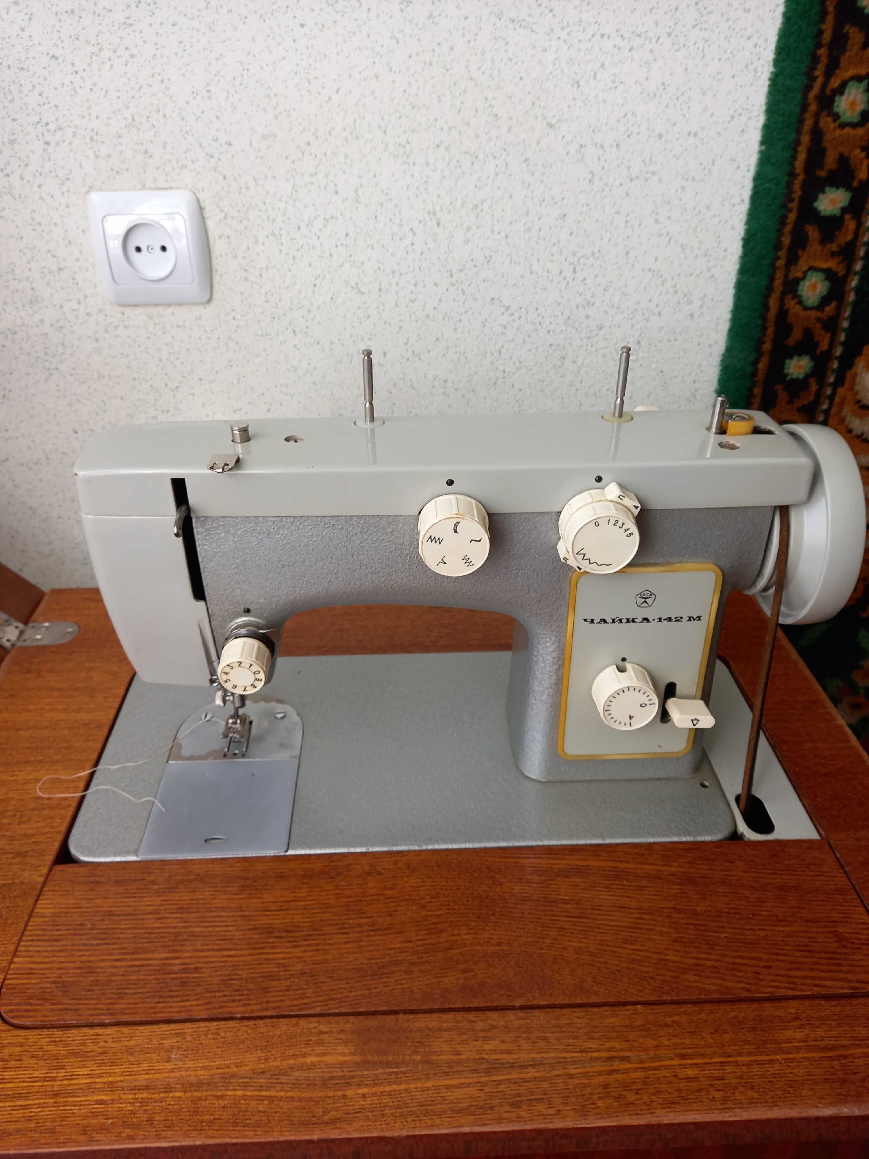 Швейная машинка Чайка 142 М