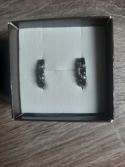 Продам серебрянные серьги с сапфиром