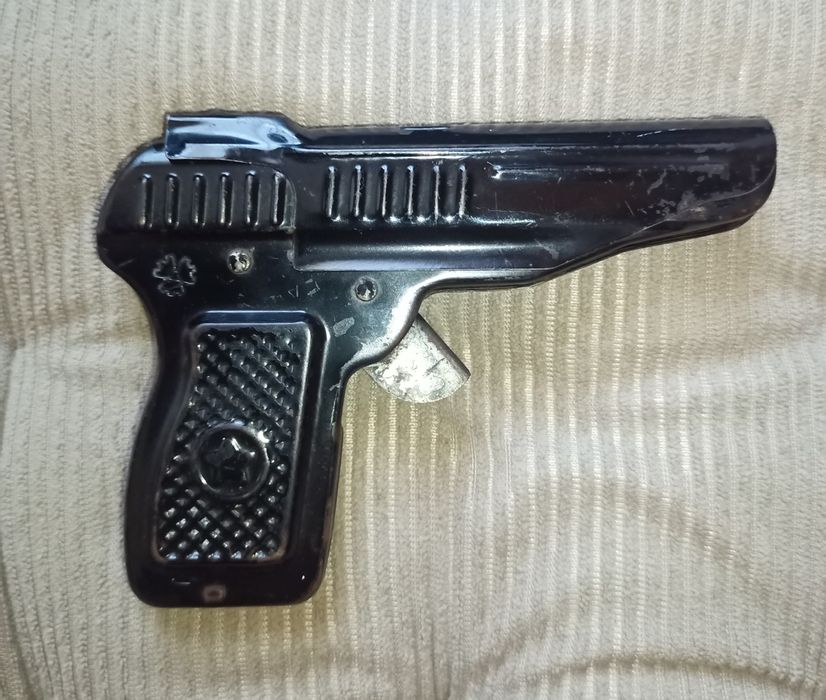 Дитяча іграшка вінтаж пістолет.