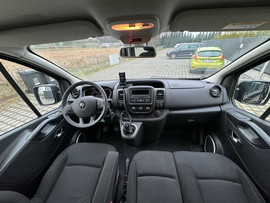 Wynajem busa osobowego Renualt Trafic Long 9-cio osobowy