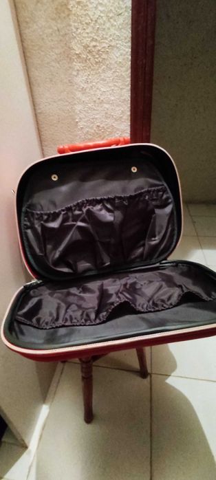 Mala de viagem pequena, vermelha