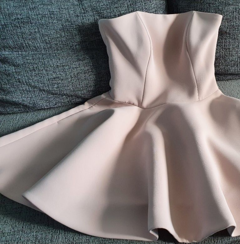 Elegancka sukienka Bizuu r.38 odkryte ramiona