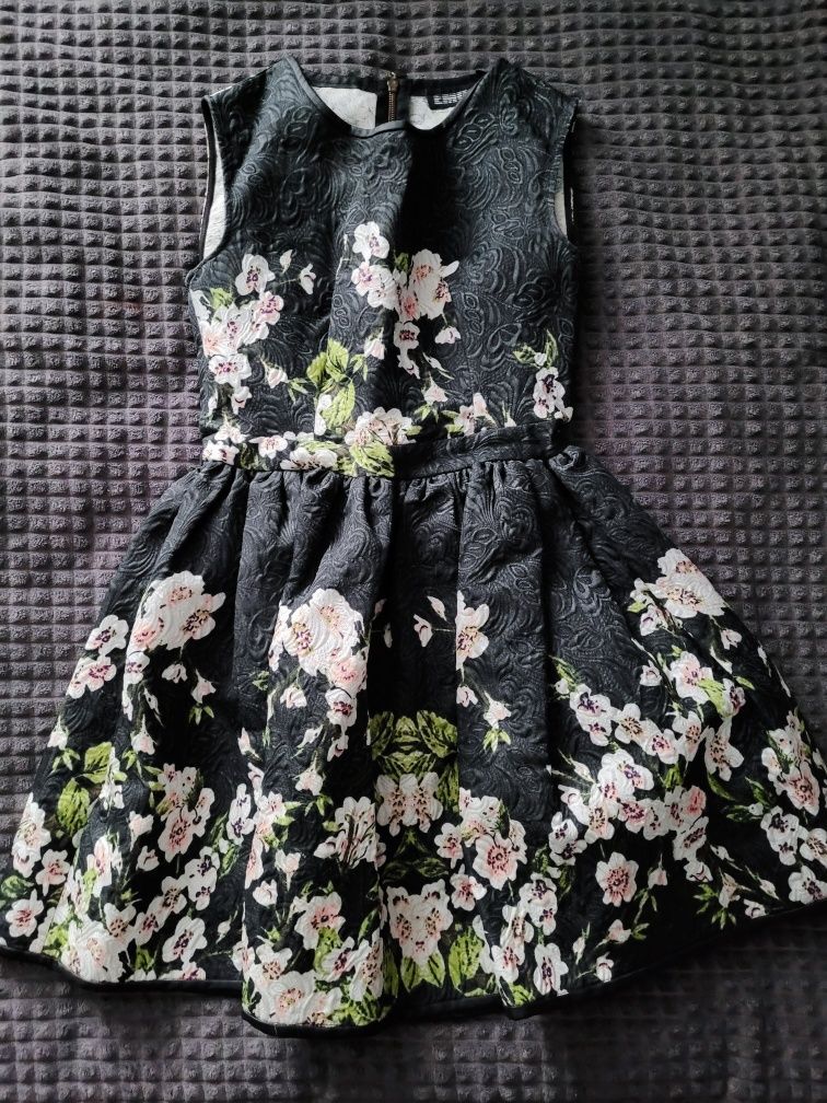 Sukienka EMO kwiaty rozkloszowana