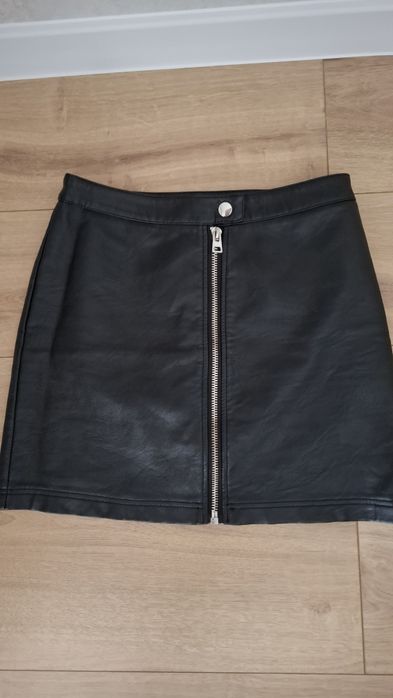 Спідниця під шкіру,на блискаввці