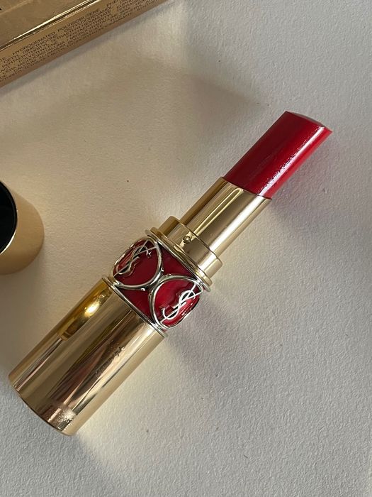 Червона помада YSL Rouge Volupte Shine Lipstick