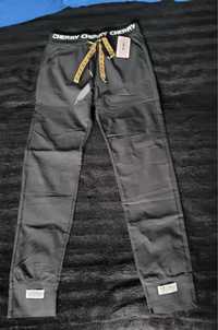 Spodnie z guma i pasek