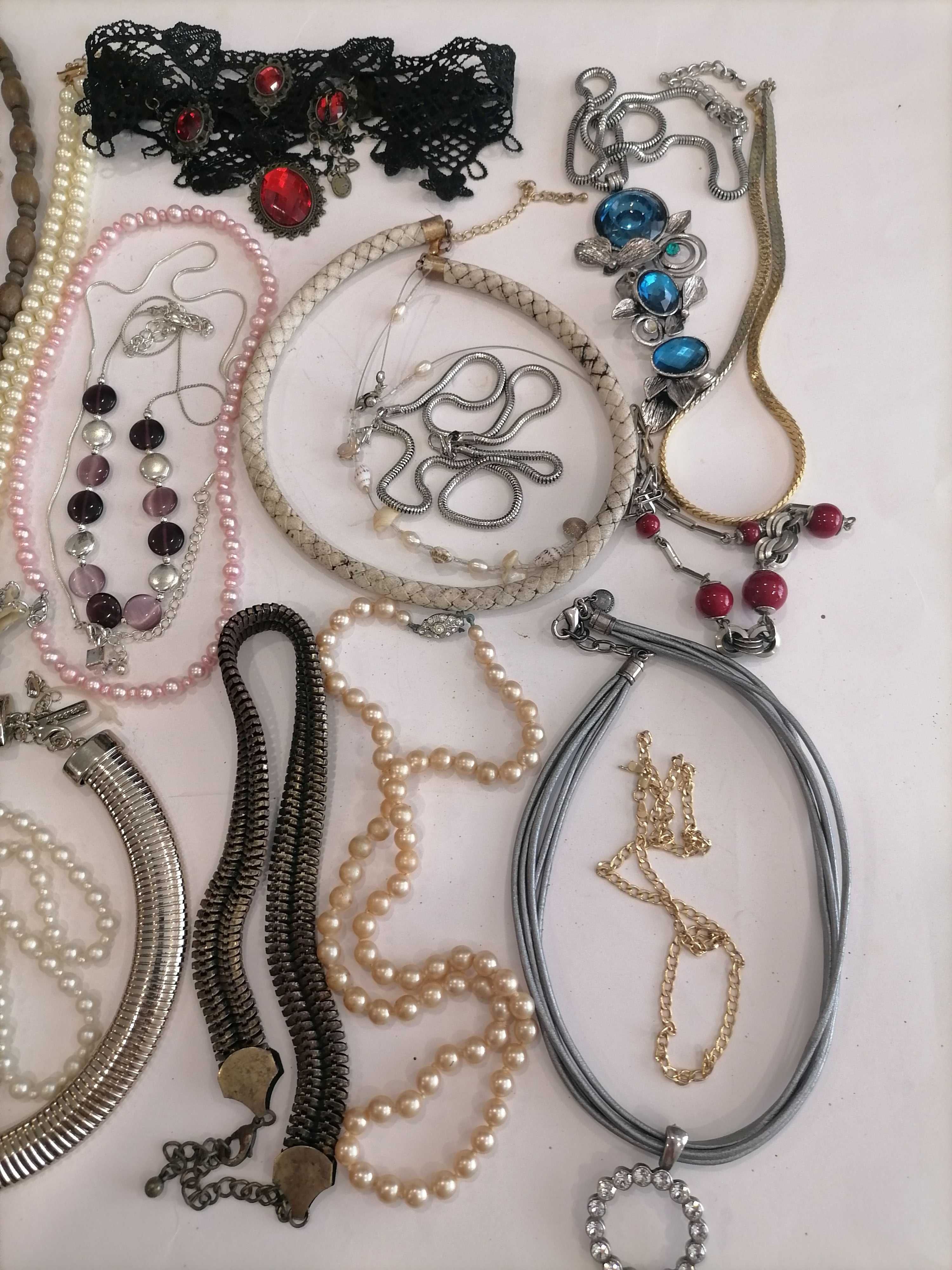 Lote de Bijuteria -25 artigos-Colares, Pulseiras em diversos materiais