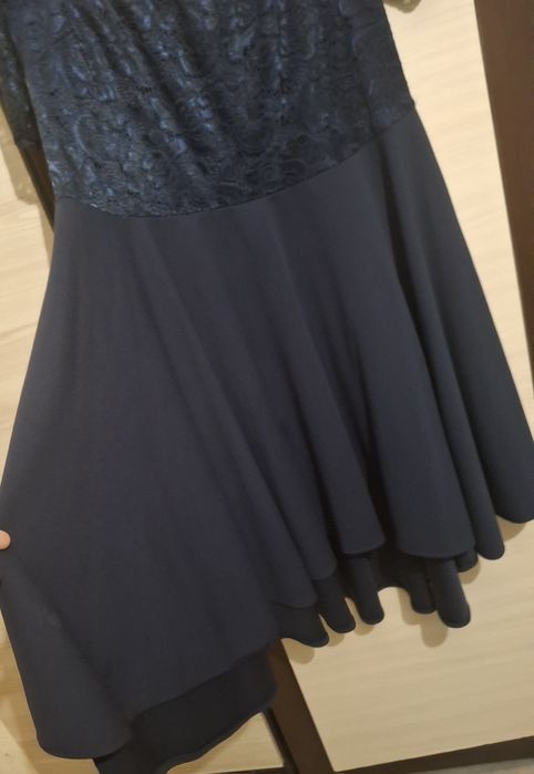 Sukienka elegancka koronka rozkloszowana