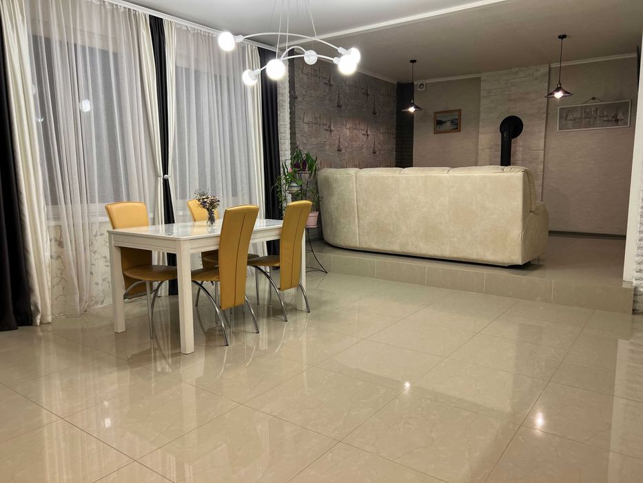 Продам 2-этажный дом в Подгородном, улица Низовая