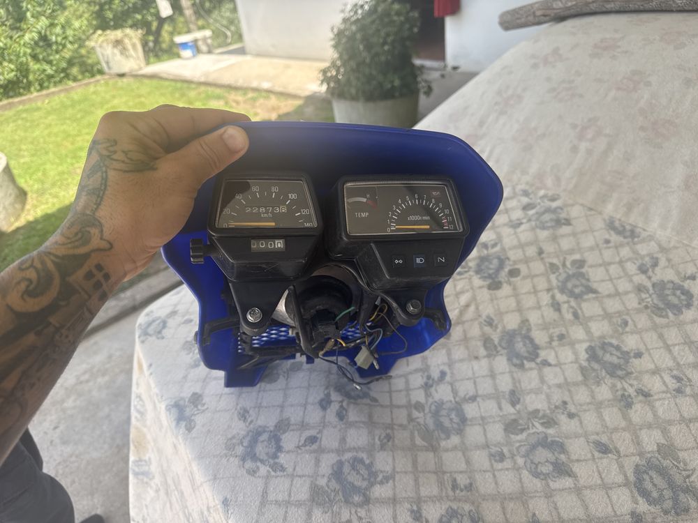 Vario matrial para motorisadas e vaiculos com idade