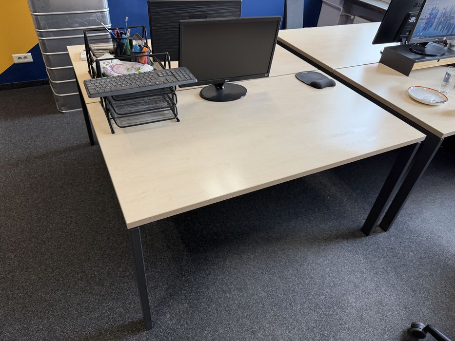 Zestaw mebli biurowych