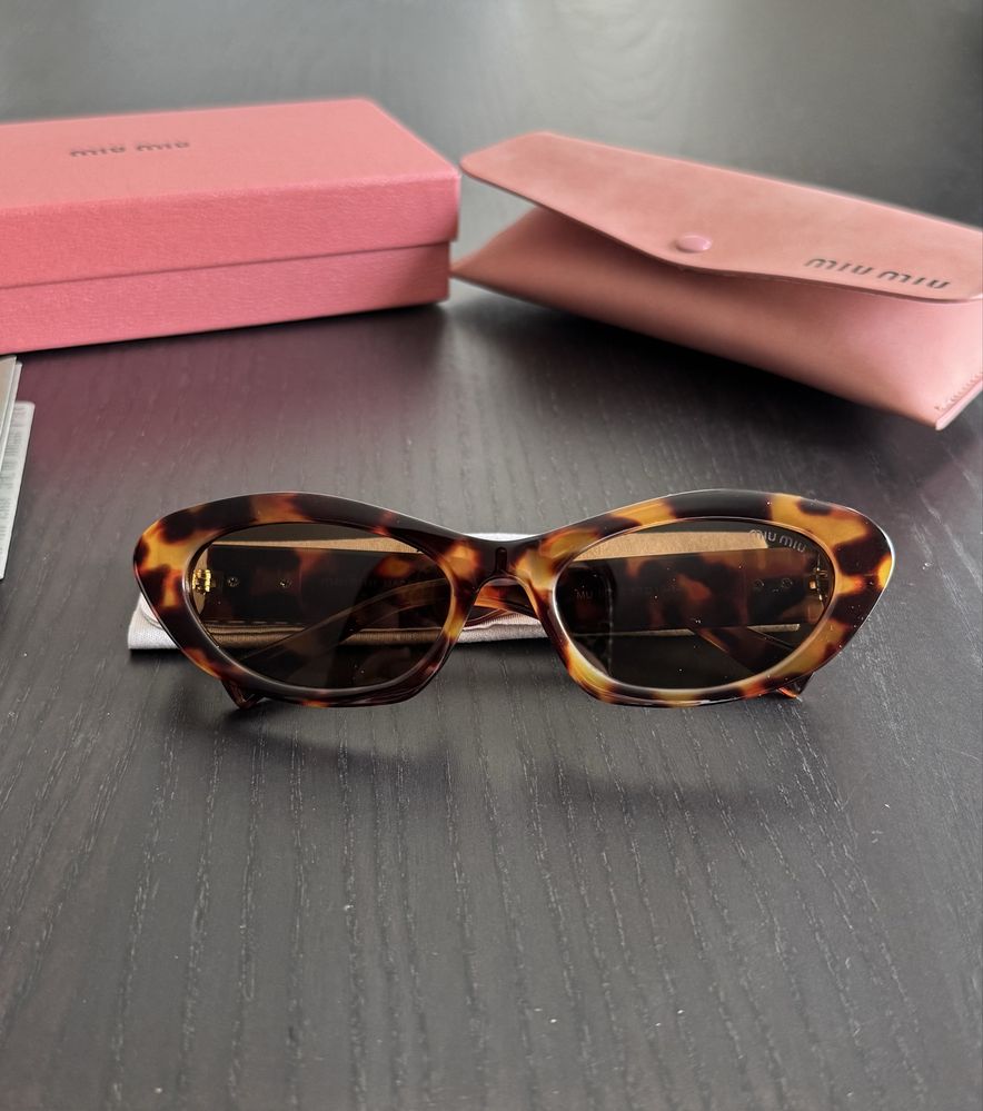 Óculos de sol MIU MIU