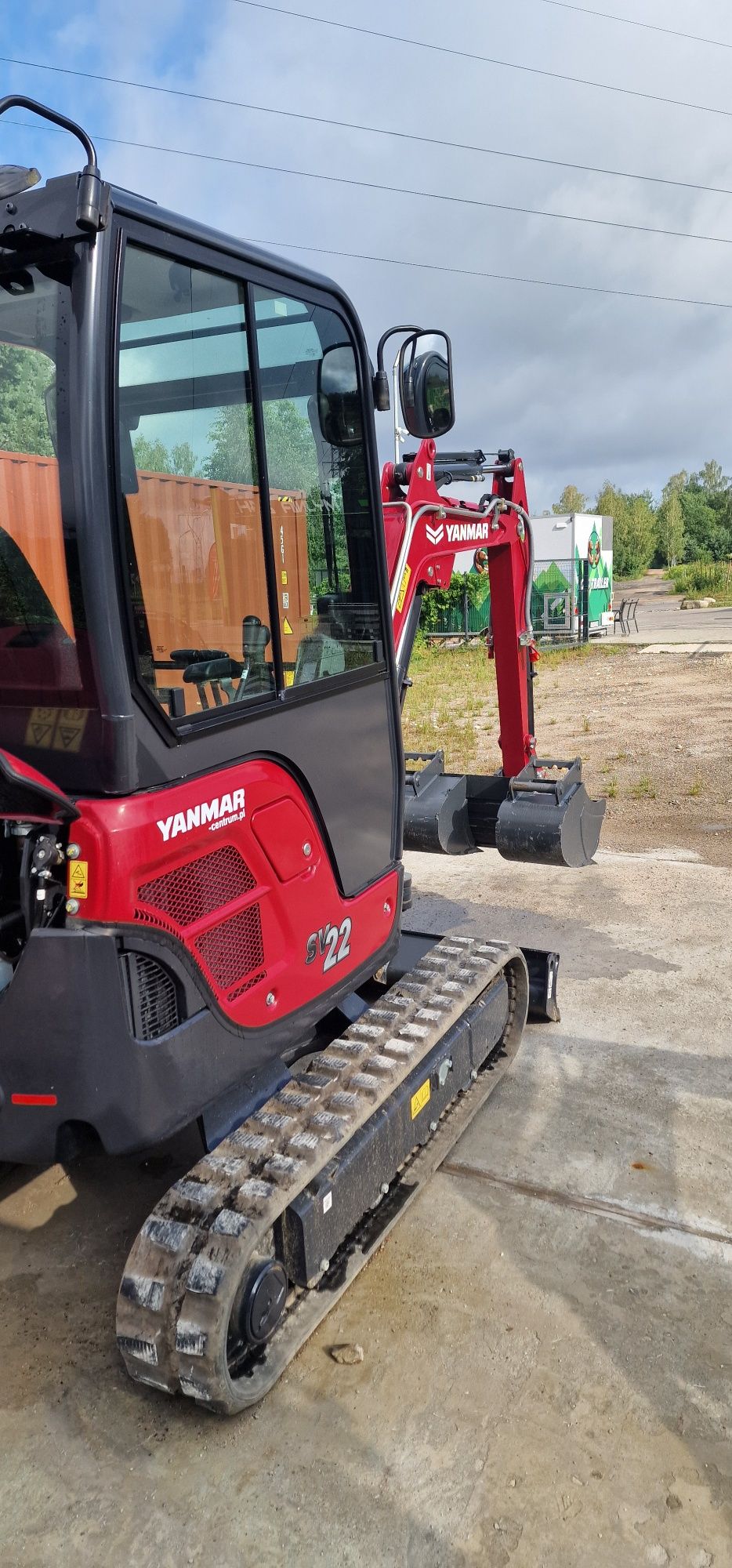 Uslugi minikoparka wraz z młotem hydraulicznym