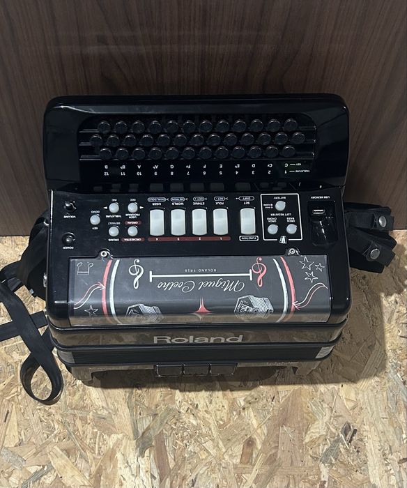 Roland FR-18 (como nova)