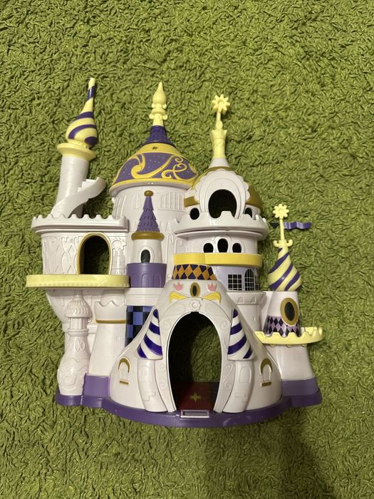 Замок из мультика моя маленькая пони