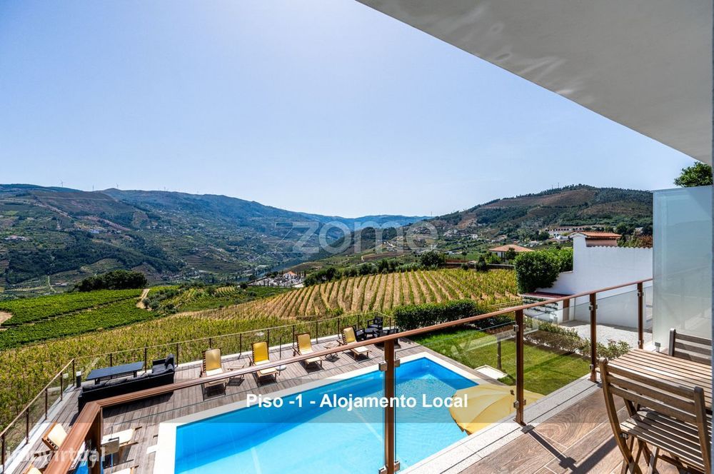 Prédio em Mesão Frio com vistas desafogadas para Rio Douro