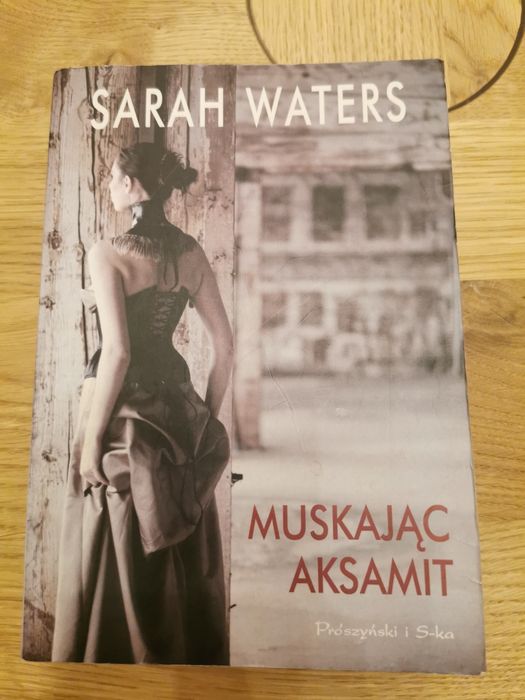 Muskając aksamit Sarah Waters