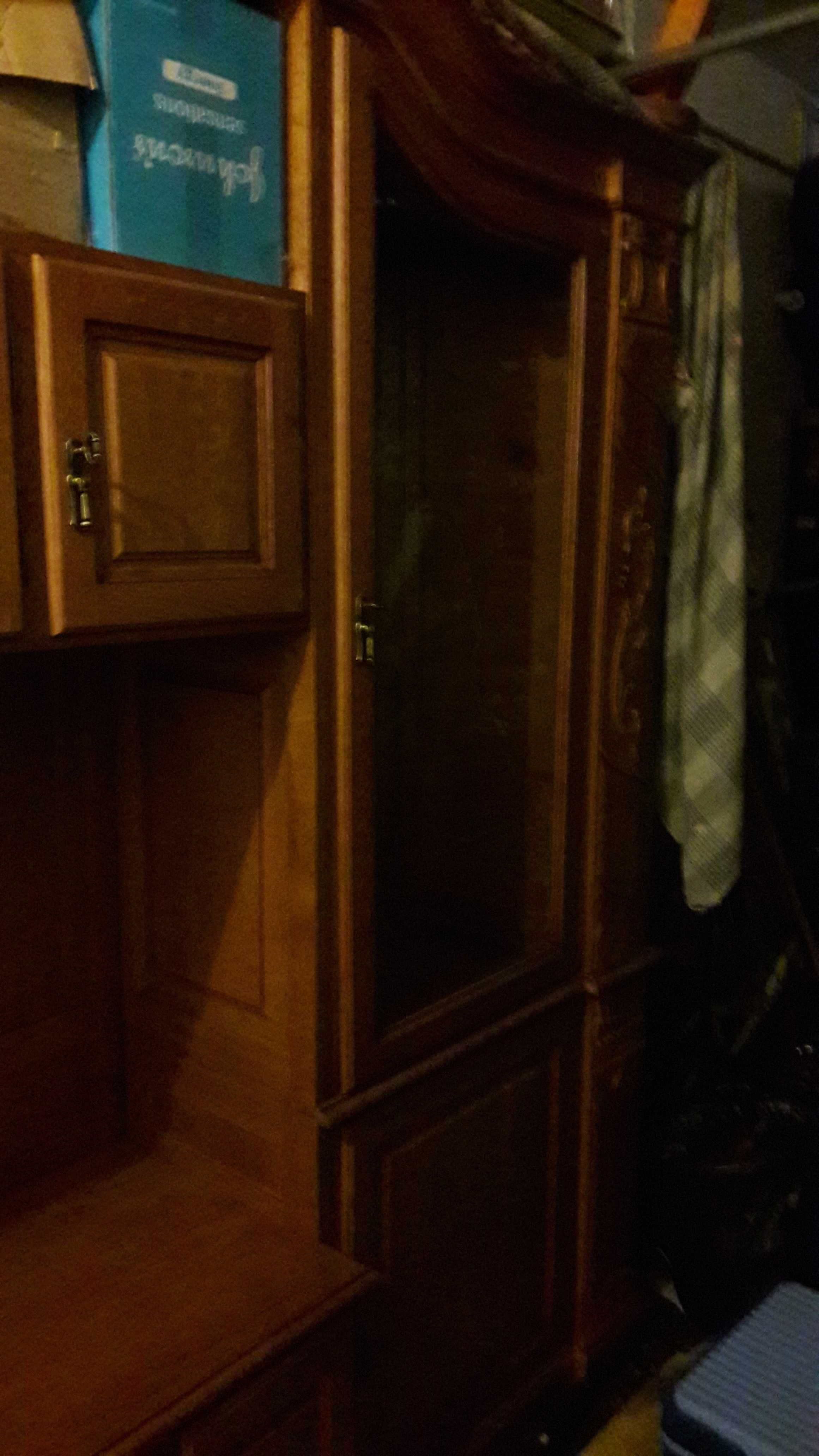 Movel de sala, em carvalho macico,  com bar /garrafeira
