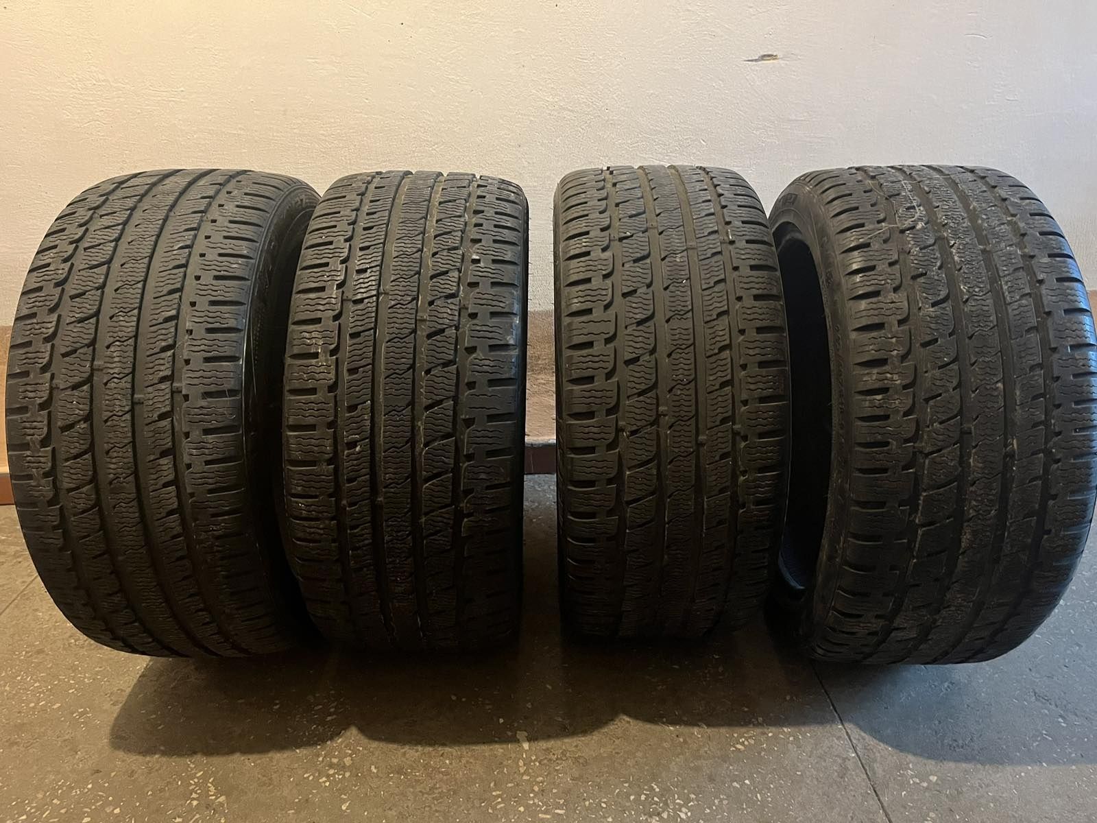 Шини Kumho 245/40 R18