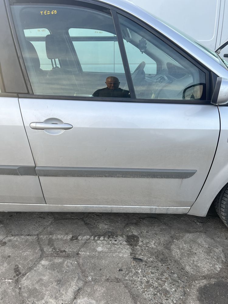 Drzwi prawy przod Renault scenic II, ted69