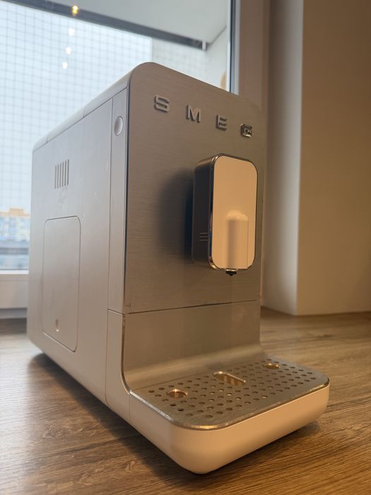 Ekspres do kawy Smeg BCC01WHMEU