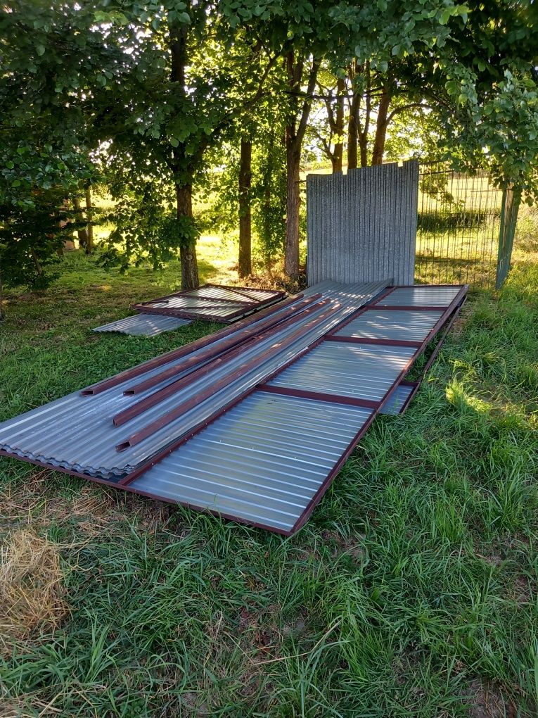 Garaż blaszany 6,5 x 4,5 filc na dachu