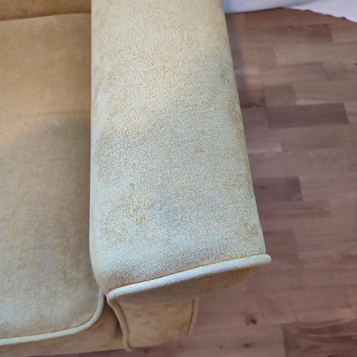 MILES Fotel Uszak żółty nie IKEA czarne nòżki