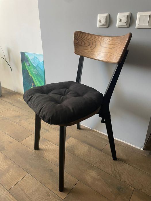 Комплект з чотирьох стільців (з натурального дерева)