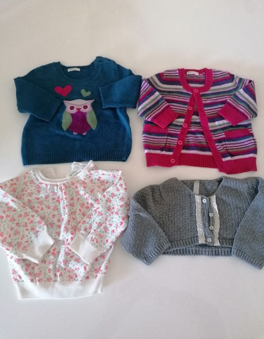 Várias roupas de bebé