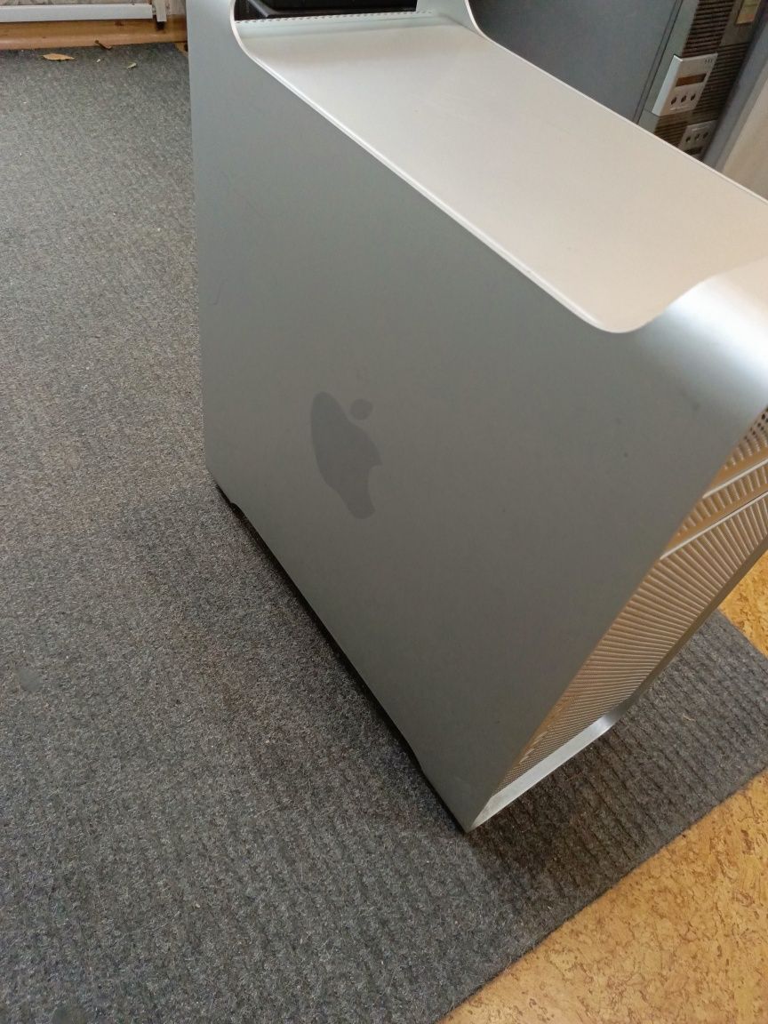 Корпус от iMac, под переделку.