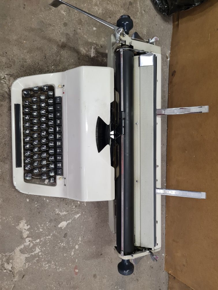 Maszyna do pisania stara PRL