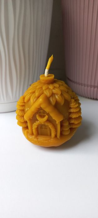 Воскові свічки, різдвяні подарунки