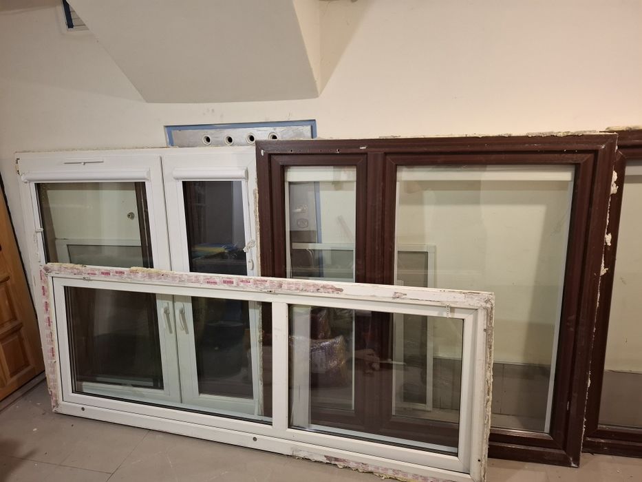 Okna z demontażu z roletami i moskitierami