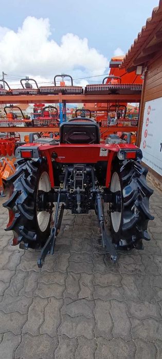 Campanha de Natal: Trator Yanmar F180  + 4 alfaias POUPE 1250€