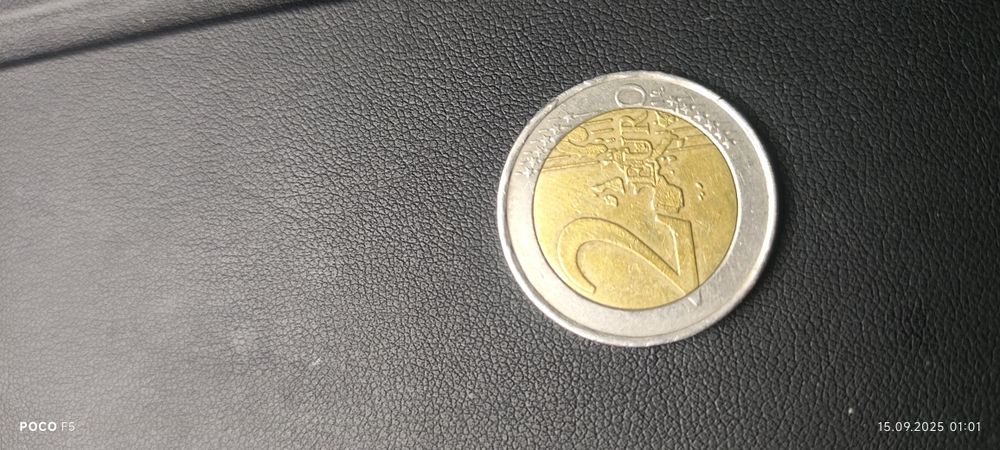 Garota de dois euros em um touro