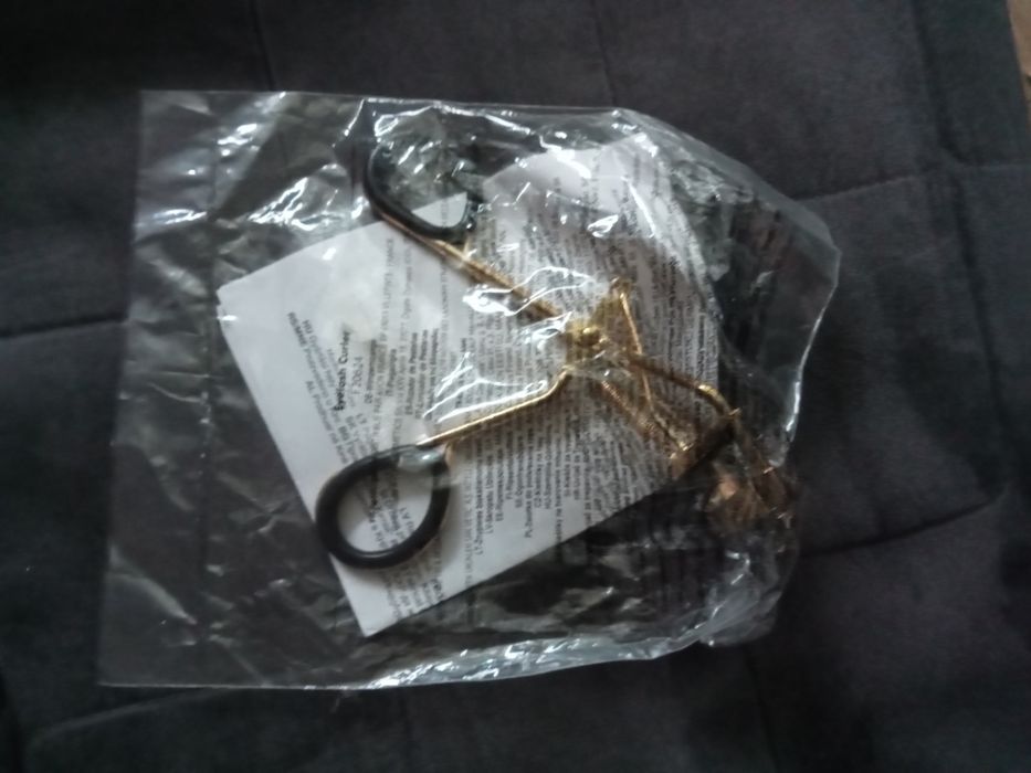 Zalotka do rzęs Avon