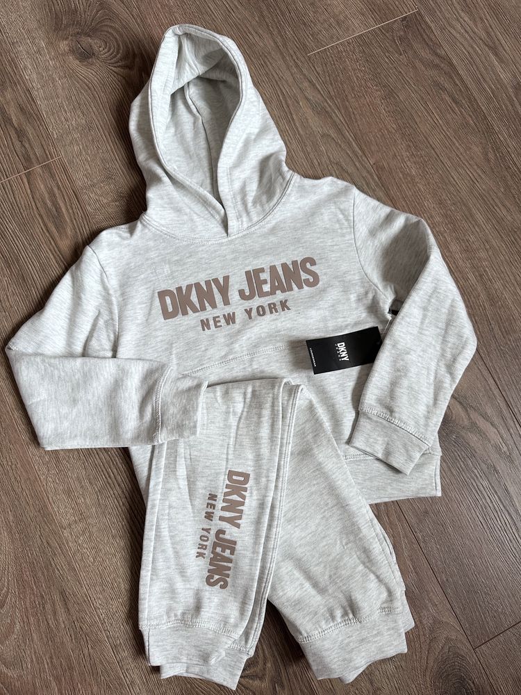 Костюм від DKNY