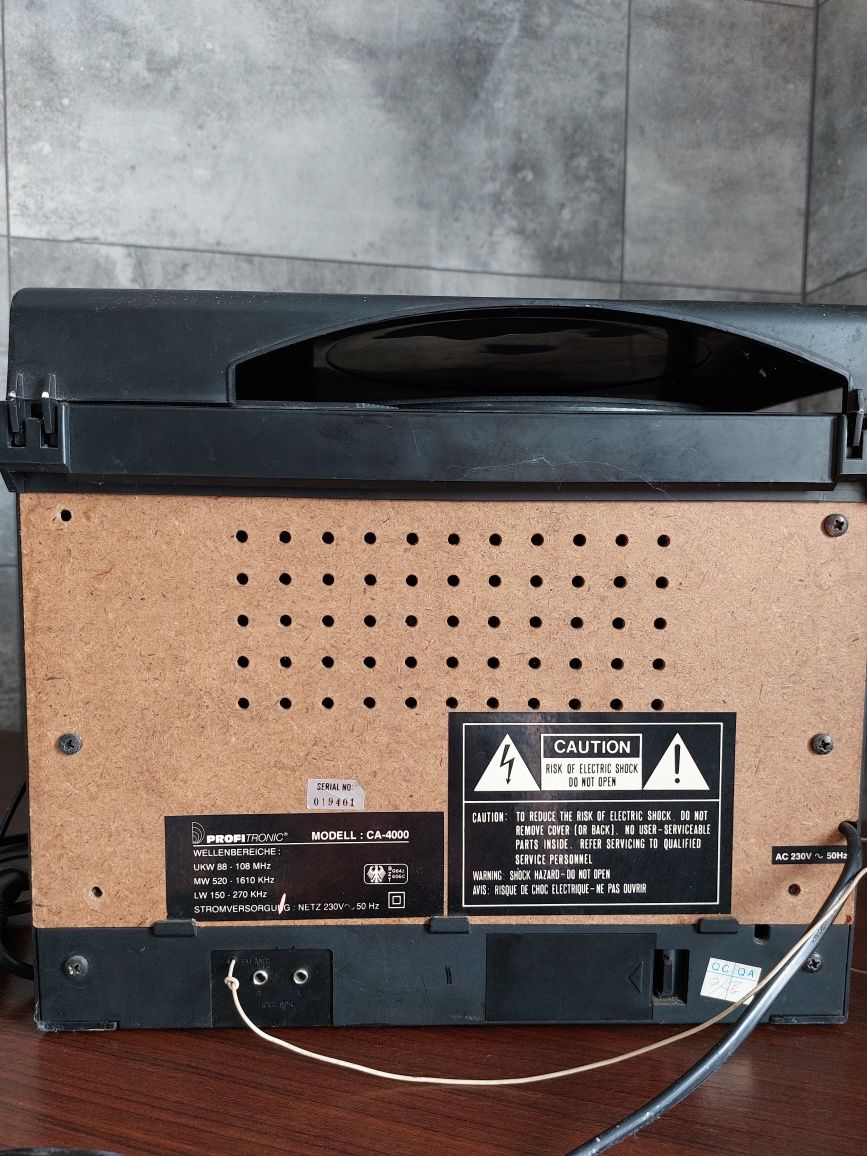 Radiomagnetofon z gramofonem